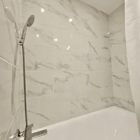 Superbe Moderne Avec Balcon Et Piscine Apartament
